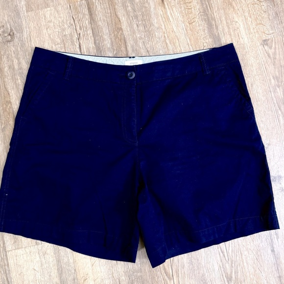 Crown and Ivy • Navy Caroline stretch shorts - Picture 1 of 8